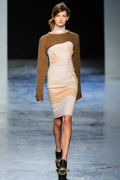Look 15